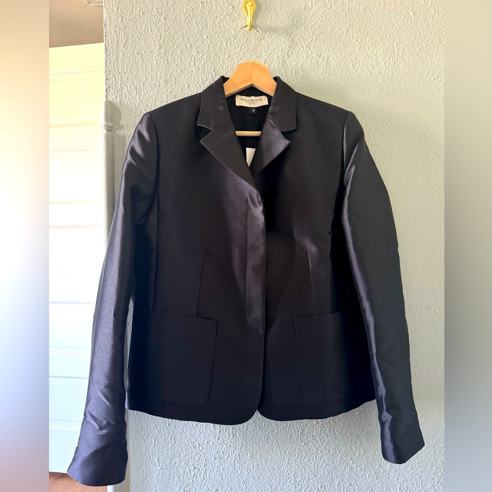 An easy and smart jacket, reintroduced in fanciful Mikado Satin.